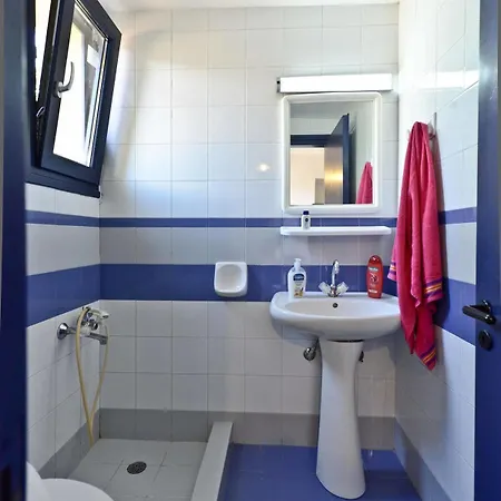 Milos Hotel 2*